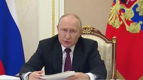 Vladimir Putin, filmat într-o ipostază bizară! Internauții au reacționat imediat: „Acela nu este Putin? Ce se întâmplă?”